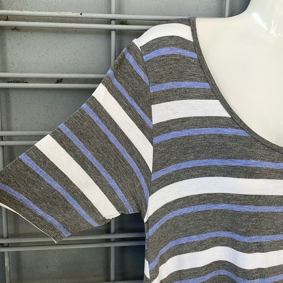 LulaRoe Striped & Printed Perfect T High Low Top-#0334 - Picture 4 of 12